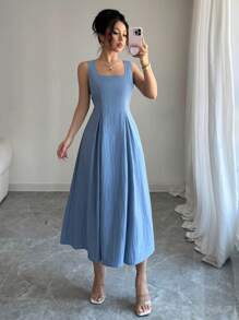 Gloray Elegantes hellblaues Kleid mit vertikalen Streifen, quadratischem Ausschnitt, rückenfreiem Design und Taillengürtel