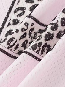 SHEIN Girlism 2pcs/Set Tween Girls Loose Casual Minimalist V-Neck Short Sleeve T-Shirt And Leopard Print Pants - Pink - View 4