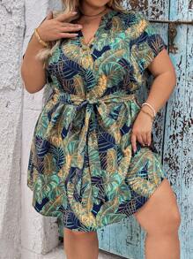 SHEIN CURVE+ 大码热带印花蝙蝠袖短袖夏季波西米亚风连衣裙，带缺口领口和腰带，非常适合度假和休闲，曲线加大，波西米亚风女士度假海滩装/沙滩裙/海滩度假装/海滩必备品/毕业/茶会礼服 - 彩色 - 查看 9