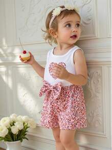 SHEIN Vintaside Kids Set de 2 piezas para bebé niña con parte superior sin mangas con diseño de flores y forma de amor, y shorts, para verano
