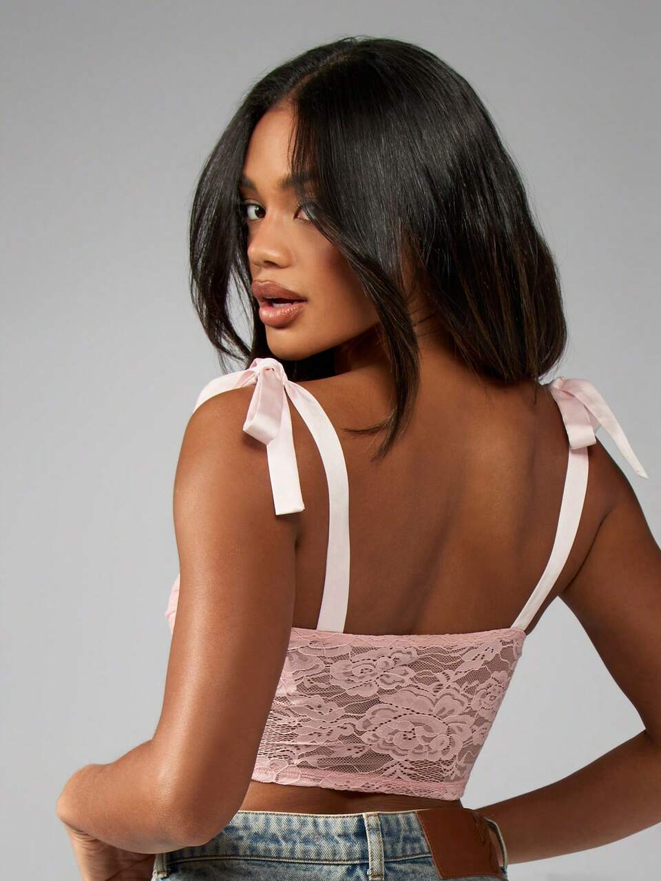 MISSGUIDED Top corto in pizzo con lacci a fiocco, stile bustier, leggero e traspirante, adatto per festival e concerti estivi