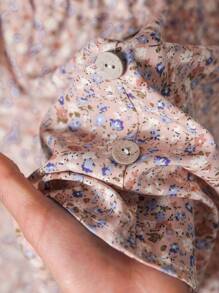 SHEIN LUNE Plus Size Size V-Neck Short Sleeve All Over Ditsy Floral Casual Tops, Daily Wear Boho Style/Bohemian Style, Holiday, Resort Style Summer Beach Wedding Guest Women Casual Summer Outing Shirt Mother's Day Simple And Stylish - Pink - View 6