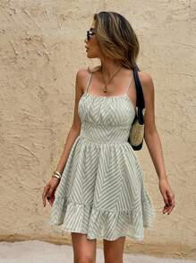 SHEIN Frenchy 女式度假条纹荷叶边时尚细肩带迷你连衣裙 - 綠色 - 查看 7