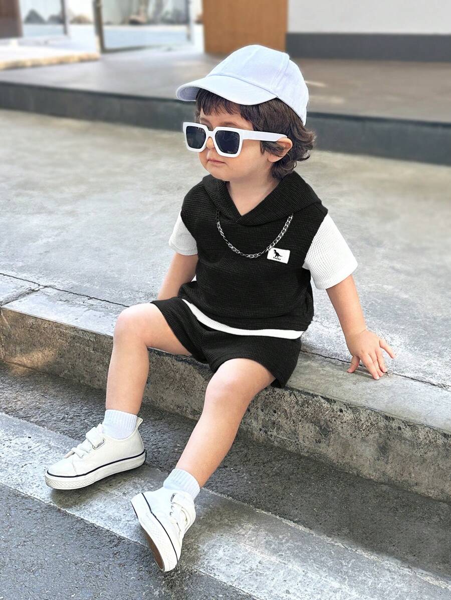 SHEIN Baby Boy/Girl Summer Waffle Knit Soft Comfy Contrast Trim Short Sleeve Tee And Elastic Waist Shorts 2 Pieces Outfit - Black and White - View 1
