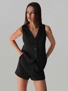 Flirla 休闲简约无袖夹克，下摆开叉和正面纽扣细节，中腰卷边短裤套装 - 黑色 - 查看 8