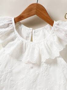 SHEIN Bộ đồ thường ngày ngọt ngào cho bé gái 4-7 tuổi, gồm 1 áo không tay thêu ren trắng có cổ nhún bèo và 1 quần ống rộng thêu cạp chun, thích hợp mặc hàng ngày, ngoài trời, giải trí - trắng - Xem 8