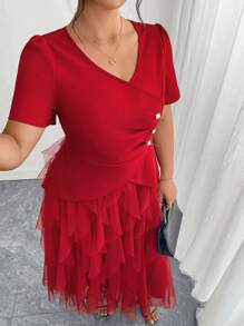 SHEIN Ellevyn 曲线加大码女式浪漫优雅红色 V 领短袖侧扣装饰腰部 A 字形荷叶边多层下摆长裙、女式婚礼宾客礼服、女式生日服装、老钱风格女式、荷叶边裙、红色连衣裙优雅、红色连衣裙、飘逸连衣裙、加大码礼服、女式派对礼服、派对礼服、婚礼宾客礼服、婚礼活动礼服、红色连衣裙优雅、仙女裙、褶饰连衣裙、长裙、V 领连衣裙、女式夏季服装、夏季、毕业礼服、女式毕业礼服、度假、女式生日礼服、度假礼服、生日礼服、女式度假服装、女式音乐会服装、节日服装、乡村音乐会服装、女式端庄礼服、茶会礼服、荷叶边裙、女式音乐会服装、女式连衣裙、夏季女装、大码连衣裙 - 紅色 - 查看 2