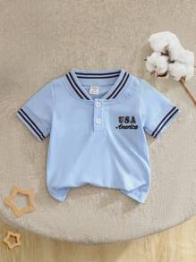 SHEIN Playful Pals 100% 纯棉针织短袖 Polo 衫，适合男婴，绅士风格优雅字母刺绣设计，适合休闲穿着、跑步、上学、送礼 - 春夏系列，适合户外使用 - 藍色 - 查看 4
