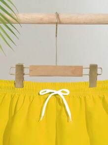 SHEIN 男童（大号）泳衣 青少年男孩泳装 休闲运动男孩黄色梭织沙滩裤面料 轻质肩带 适合度假 适合夏季 - 黃色 - 查看 5