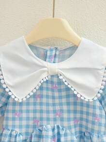 SHEIN Little Girls Summer New Checkered Bubble Texture Bow Print Bubble Short Sleeve Bow Collar Back Zipper Closure Dress, Simple Fashion Sweet Cute Vacation