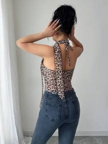 Elenzga Top de cuello halter sin espalda con volantes y parches con estampado de leopardo - Multicolor - Ver 2