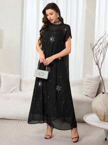 Al Najma Damen Perlenverziertes Abendkleid mit Stehkragen und kurzen Ärmeln