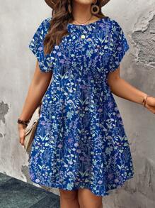 SHEIN LUNE Váy suông cổ tròn tay ngắn họa tiết hoa giản dị cổ điển rộng rãi cỡ lớn, phù hợp cho mùa xuân và mùa hè, váy suông đi biển, trang phục ngày lễ Boho - Màu xanh lam - Xem 5