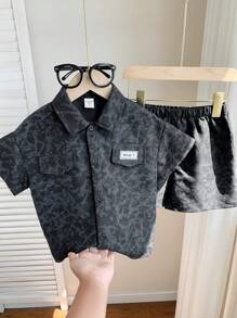 SHEIN Bộ 2 món áo sơ mi ngắn tay và quần short cho bé trai tuổi teen, phong cách thường ngày, thoải mái, đơn giản, đa năng, mềm mại, phù hợp cho mùa xuân/hè, mặc hàng ngày, chơi thể thao, đi chơi, đến trường, tụ họp, lễ hội, chụp ảnh, phong cách Hàn Quốc. - màu đen - Xem 6
