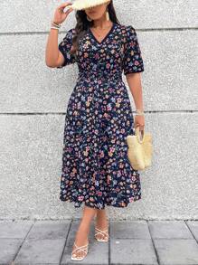 SHEIN Clasi Vestido casual de mujer de talla grande con cuello en V y mangas cortas con estampado floral