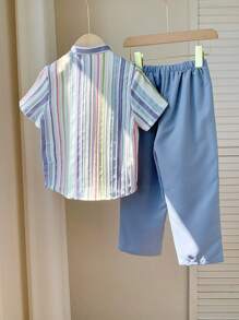 Conjunto de 2 piezas para niños pequeños, camisa de manga corta estampada con rayas y pantalón recto de color liso, informal y versátil