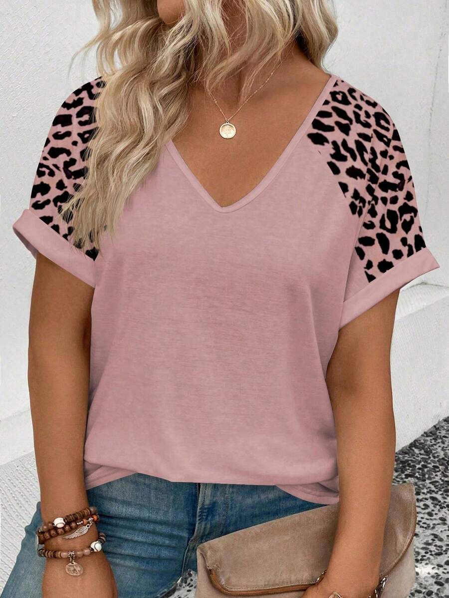 SHEIN 加大码V领豹纹宽松舒适短袖T恤，2025年新款时尚休闲女装 - 粉色 - 查看 1