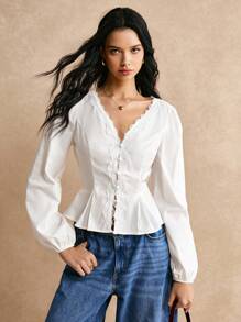 Poéselle 白色棉质优雅蕾丝花边腰部纽扣细节衬衫，长袖衬衫，腰部衬衫，蕾丝上衣，蕾丝衬衫，棉质衬衫，优雅腰部细节，适合日常工作外出轻松时尚必备，FW24，秋季穿着 - 白色 - 查看 5