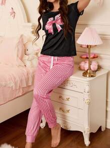 SweetSlumber Conjunto de pijama con top de manga corta de cuello redondo con acento de lazo y pantalones a rayas para mujer