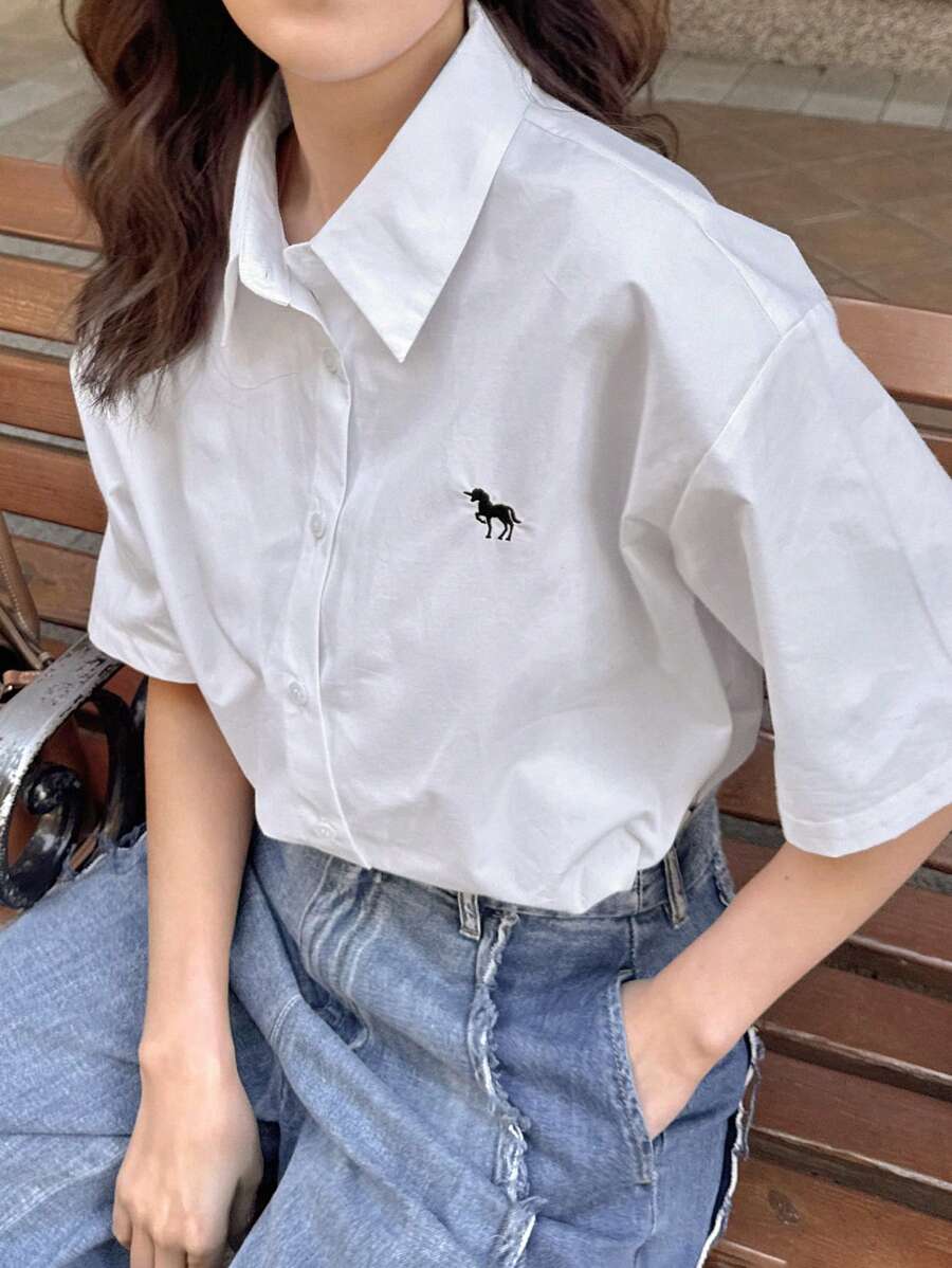 FRIFUL 女士宽松白色短袖刺绣图案衬衫，夏季学院风上衣 - 白色 - 查看 1