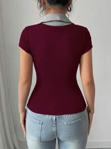 Selianne Blusa casual elegante de negocios Rafferiza para mujer, cómoda y sofisticada, con escote en V, de rayas, 2 en 1, de tela acanalada elástica de alta calidad, corte ajustado, para primavera/verano, de manga corta, en color rojo borgoña