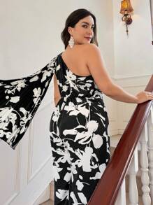 SHEIN Privé Plus Size Women's Cutout Design Czarno-biały nadruk Długi płaszcz i szerokie spodnie na wakacje w kurorcie i na plaży