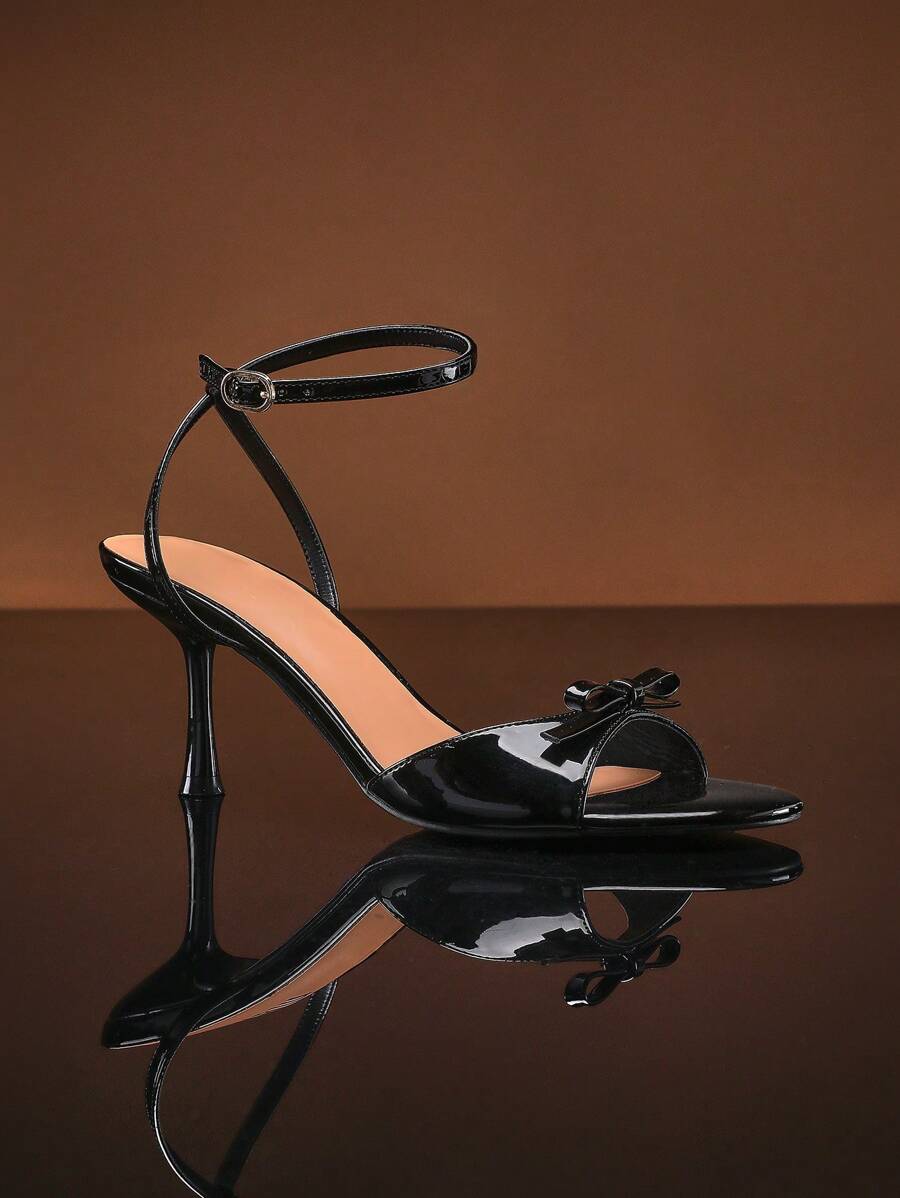 SHUZIA Damen Ankle Band Sandaletten mit Absatz und Schleifen Dekoration - Schwarz - Übersicht 1