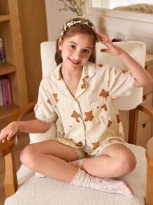 SHEIN Conjunto de pijama corto con manga corta para niñas preadolescentes, con estampado de osito y luna, con parches de encaje y volantes