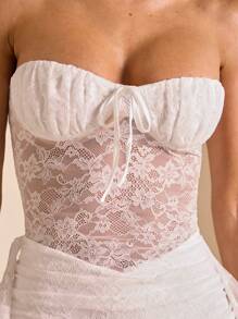 SHEIN BAE Elegantes Damen Minikleid mit einfarbiger Spitze und Kreuzrücken, ideal für Ostern, elegante Damenkleider, elegante Partykleider, Abendkleider für Hochzeitsgäste, weiße Damenkleider, Abiballkleider