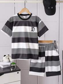 2pcs Set Tween Boy Casual Simple Brother Pattern Digital Print Round Neck Short Sleeve Outfit, Blue & White Stripe Design On Top & Shorts Are Coordinated For A Fashionable Look. This Outfit Features Blue & White Stripe Elements To Add Street Style For Summer