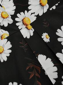 SHEIN Clasi 大码女式彼得潘领圆领修身优雅花卉印花中长款黑色休闲短袖连衣裙 - 彩色 - 查看 7