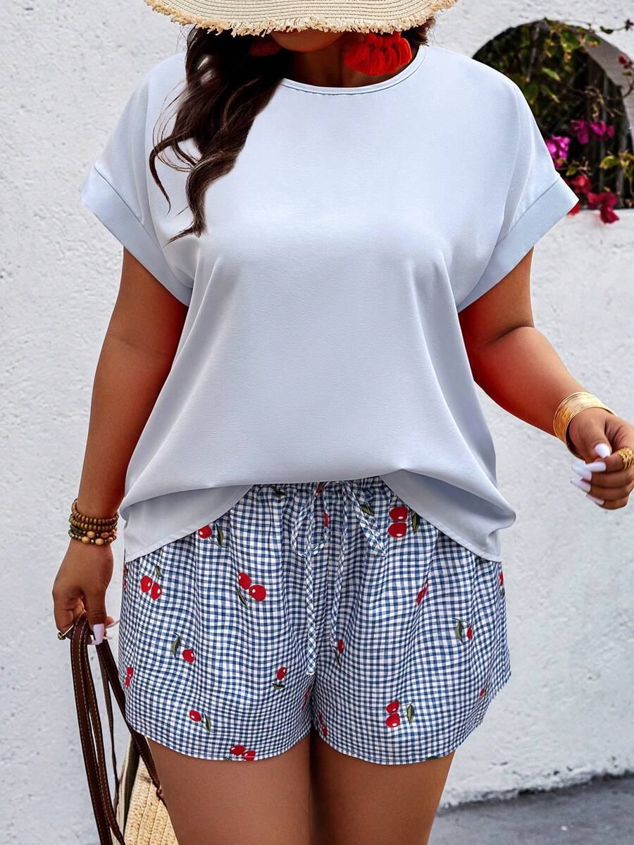 SHEIN LUNE Bộ 2 món cỡ lớn dành cho nữ - Áo cổ tròn tay cánh dơi giản dị và quần short kẻ caro, thích hợp cho kỳ nghỉ - Màu xanh nhạt - Xem 1