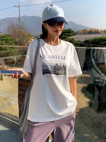 DAZY Camiseta oversize con gráfico de paisaje y eslogan, cuello caído