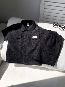 SHEIN 2 件套年轻男孩休闲时尚舒适简约百搭宽松柔软短袖衬衫和短裤套装，适合春夏季、日常、运动、郊游、学校、聚会、节日、摄影、韩式年轻男孩西装套装年轻男孩套装年轻男孩 2 件套 - 黑色 - 查看 6