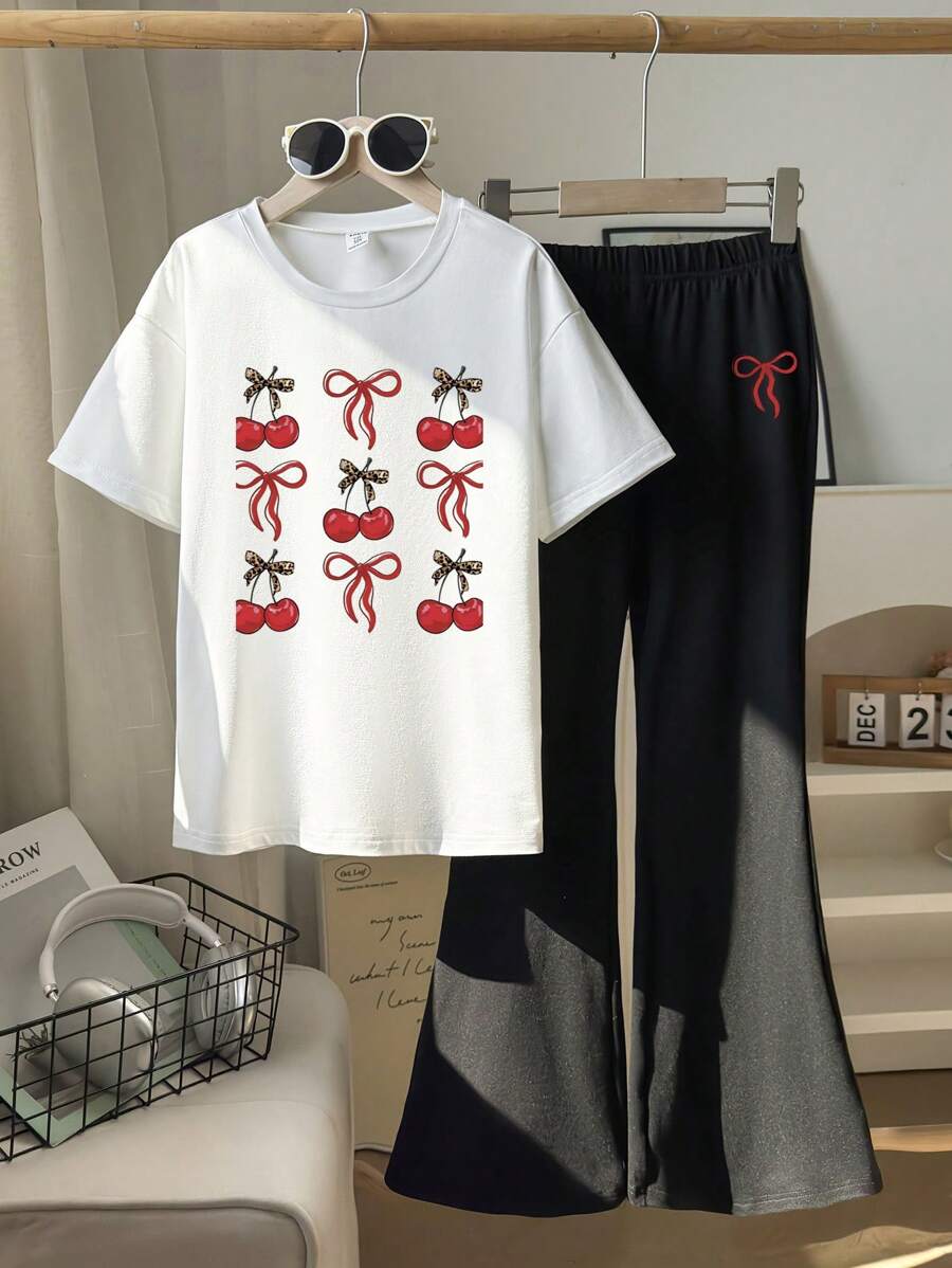 1 套青少年女孩豹纹蝴蝶结樱桃印花白色圆领短袖 T 恤和黑色针织紧身喇叭裤套装，Y2K 风格 - 白色 - 查看 1