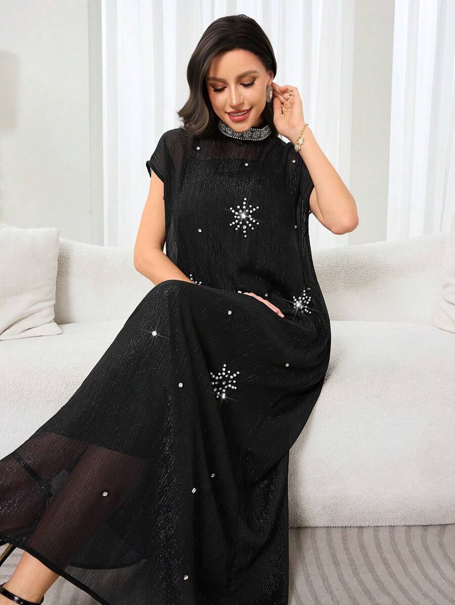 Al Najma Damen Perlenverziertes Abendkleid mit Stehkragen und kurzen Ärmeln