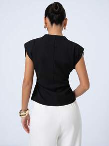 Aveloria Modichic 新款时尚高端收腰V领盖袖背心，优雅开叉不对称金属纽扣百搭通勤衬衫 - 黑色 - 查看 2
