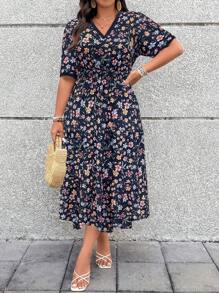 SHEIN Clasi Vestido casual de mujer de talla grande con cuello en V y mangas cortas con estampado floral