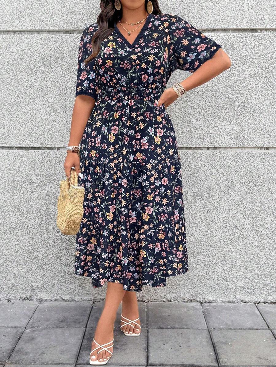 SHEIN Clasi Vestido casual de mujer de talla grande con cuello en V y mangas cortas con estampado floral