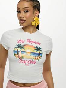 SUMWON WOMEN Los Tropicos Surf Club 婴儿短款T恤，夏季海滩度假风，1992复古棕榈树冲浪板印花，Y2K节日