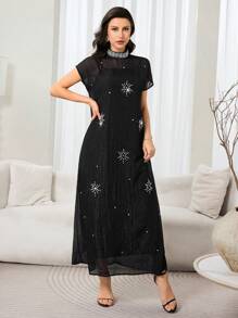 Al Najma Damen Perlenverziertes Abendkleid mit Stehkragen und kurzen Ärmeln