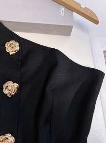Franclia Blusa negra de un hombro con hebilla metálica en forma de S decorativa, sexy y versátil para mujeres en primavera/verano