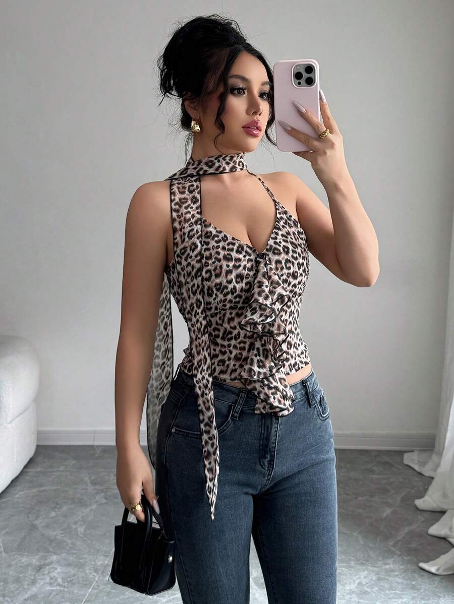 Elenzga Top de cuello halter sin espalda con volantes y parches con estampado de leopardo - Multicolor - Ver 1