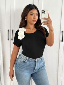 SHEIN Frenchy Body casual con decorazione a fiori 3D e maniche corte, per taglie forti donna - nero - Visualizzare 1