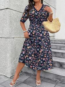 SHEIN Clasi Vestido casual de mujer de talla grande con cuello en V y mangas cortas con estampado floral