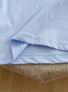 SHEIN Playful Pals 100% 纯棉针织短袖 Polo 衫，适合男婴，绅士风格优雅字母刺绣设计，适合休闲穿着、跑步、上学、送礼 - 春夏系列，适合户外使用 - 藍色 - 查看 6