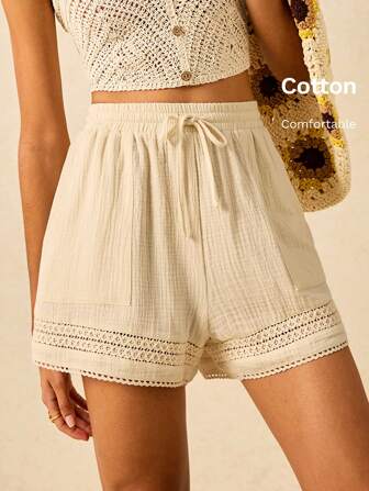 Poéselle 女式棉质绉布短裤带口袋钩针蕾丝短裤舒适休闲日常度假波西米亚短裤沙滩短裤女式纯色抽绳腰部拼接蕾丝休闲短裤杏色短裤女式短裤夏季女式海滩女式春季女式夏季春季女式春季夏季短裤女式下装夏季春季低腰短裤