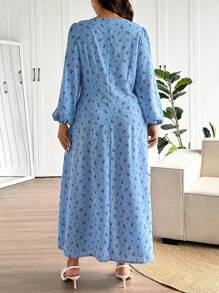 SHEIN Frenchy Vestito lungo da donna taglie forti con stampa floreale ditsy nera, abito lungo casual leggero, nuovo stile primavera/estate - Blu - Visualizzare 2