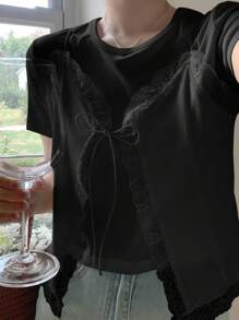 DAZY 女士蕾丝拼接圆领短袖 T 恤，二合一造型 - 黑色 - 查看 1