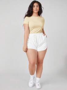 SHEIN BASICS Camiseta informal de mujer de tallas grandes, de unicolor, cuello redondo, manga corta, corte ajustado